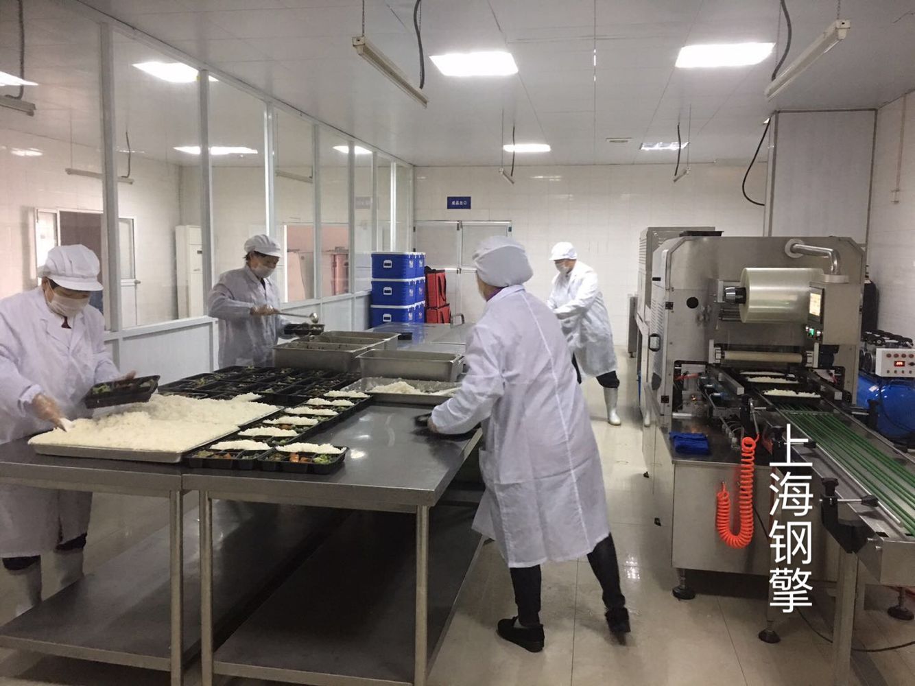 盒飯氣調機-帶人.jpg